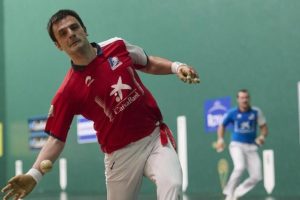 elezkano deja pelota mano