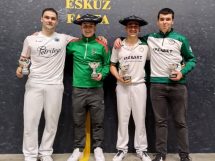 campeones mano trinkete