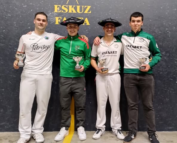 campeones mano trinkete