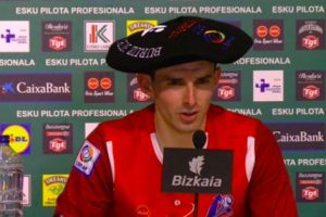 altuna sienta mesa manomanista